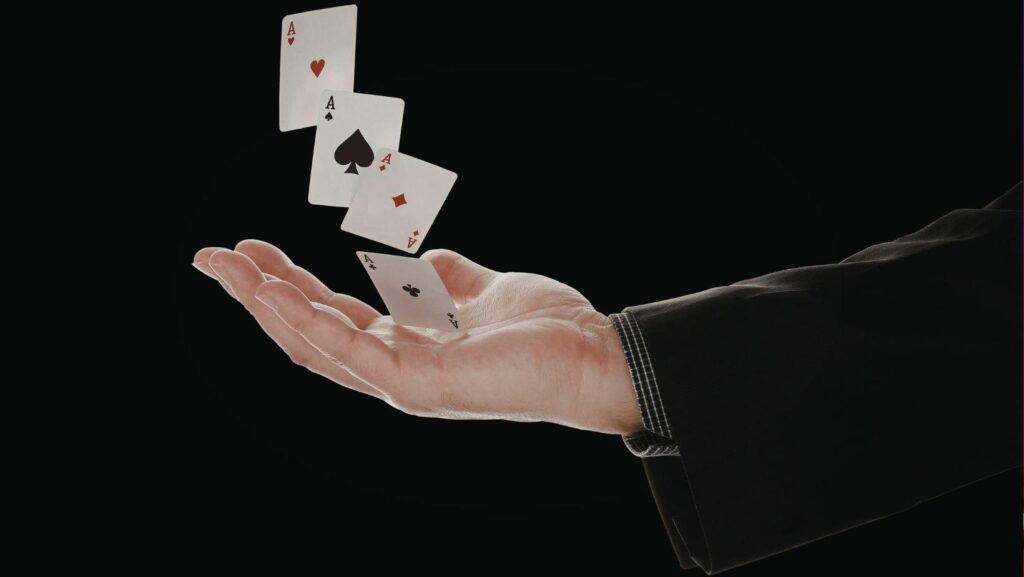 hot hand illusion, streaks psychology, fear missing out streak, gambling psychology, probability mistakes, winning streak illusions, habit formation tips, mindset for streak success, behavioral biases in gambling, high streak risk